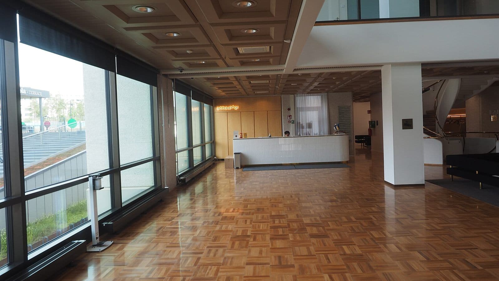 Recepción de oficinas con mostrador