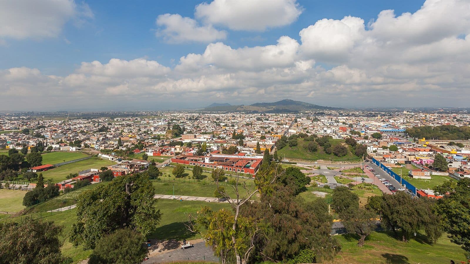 Vista de Cholula, Puebla, con casas y paisaje urbano