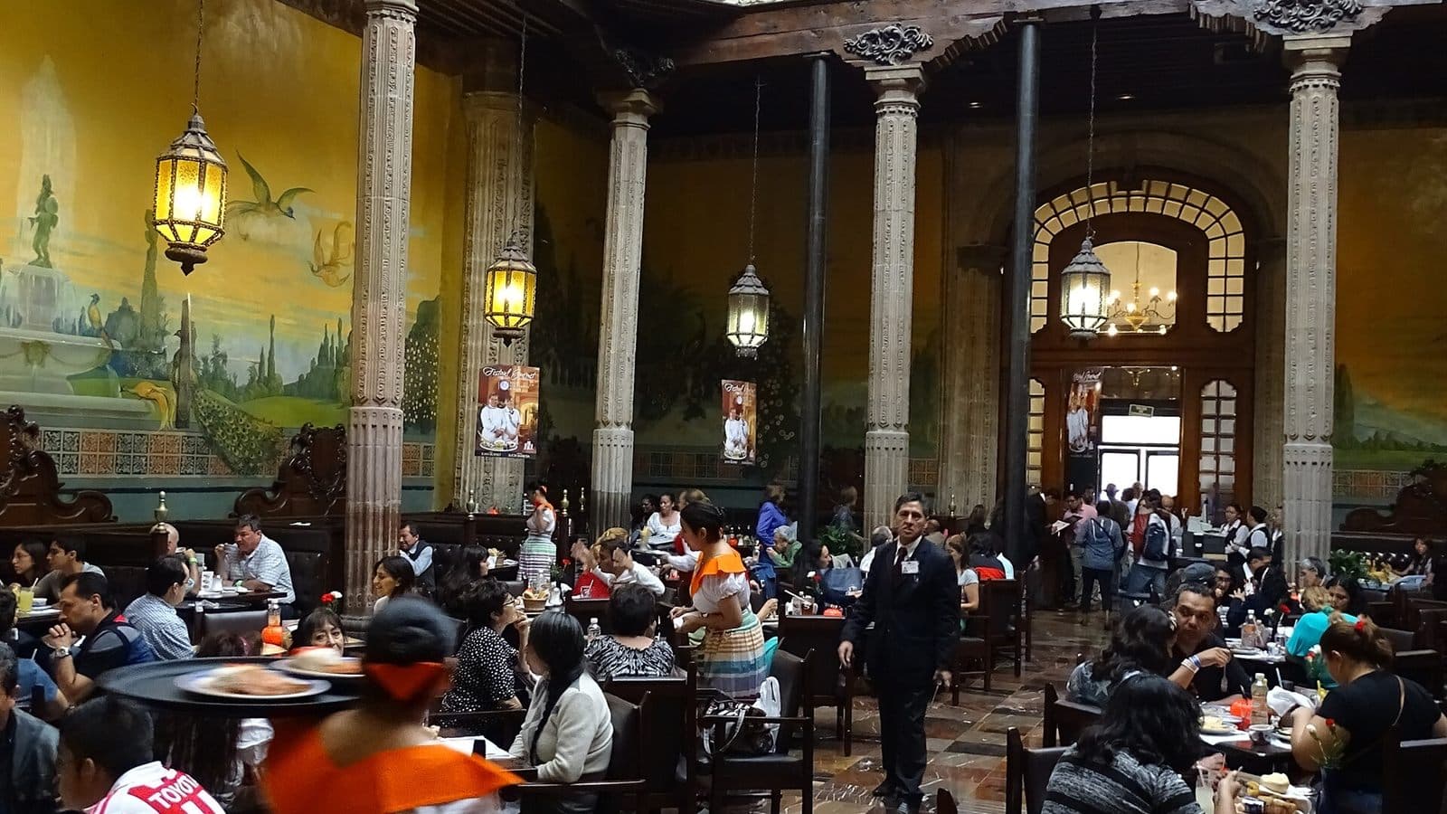 Interior de la Casa de los Azulejos en el Centro Histórico de la CDMX