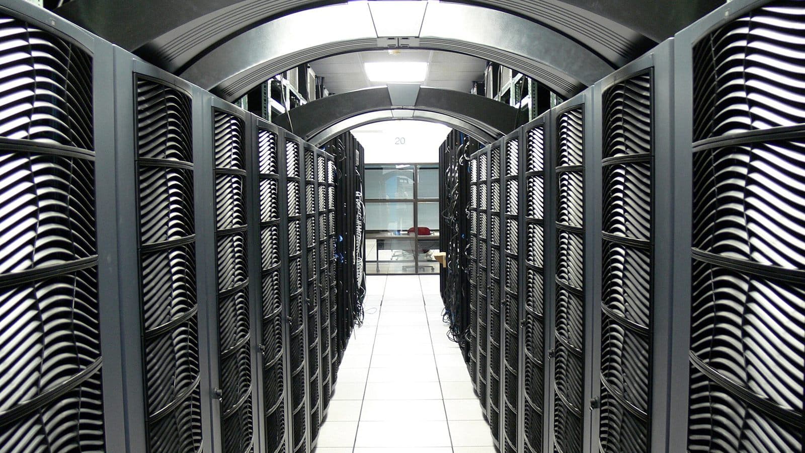 Centro de datos con racks de servidores